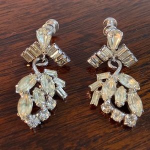 Vintage Duane Flapper Style Screw back Rhinestone Earrings.